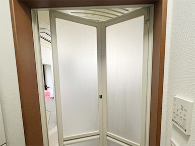 浴室折れ戸開き戸の交換