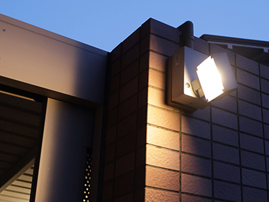 防犯ライトの取付